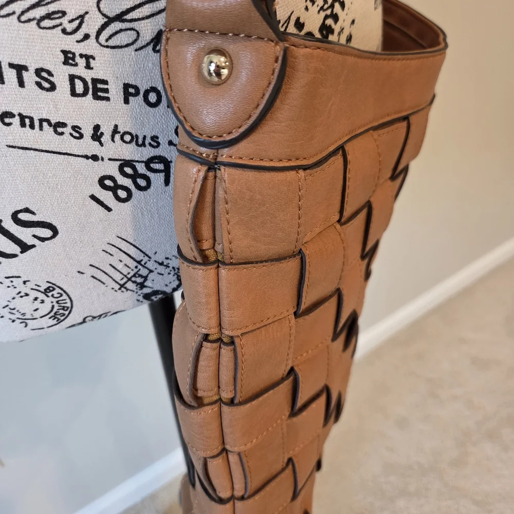 Sondra Roberts Woven/Basket Weave Classic Tan/Brown Shoulder Bag, Large - Picture 6 of 7